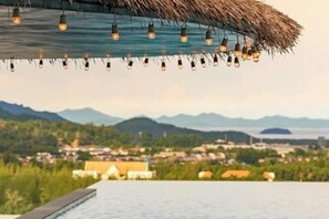 2 utendørsbassenger