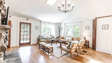 Smart TV, fireplace, books