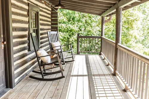 Golden Holler: A Mountain Retreat in Asheville