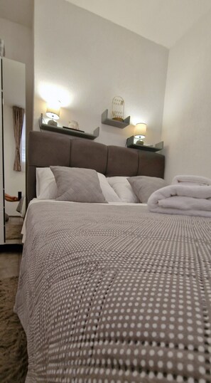 1 bedroom, in-room safe, iron/ironing board, travel cot