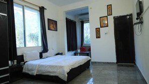 Superior Double Room, Mountain View | Soundproofing, free WiFi - Vardan Hotel- Ayur Stay (Yamkeshwar)