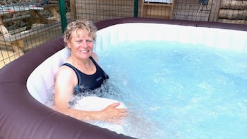 Bain à remous extérieur