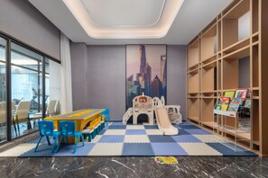 Área de juegos infantiles techada