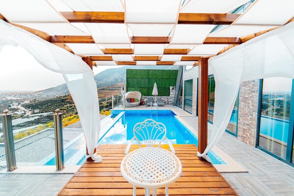 Triangola Villa | Draps en coton égyptien, literie de qualité supérieure, minibar