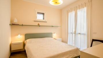 2 bedrooms, iron/ironing board, WiFi