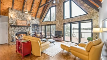 TV connectée, cheminée, lecteur de DVD