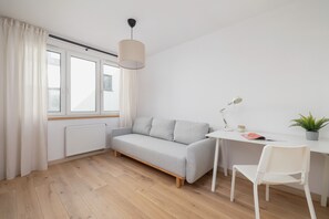 2 habitaciones, muebles diferentes y escritorio 