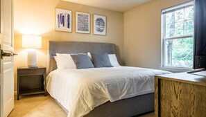 2 bedrooms, desk, iron/ironing board, internet