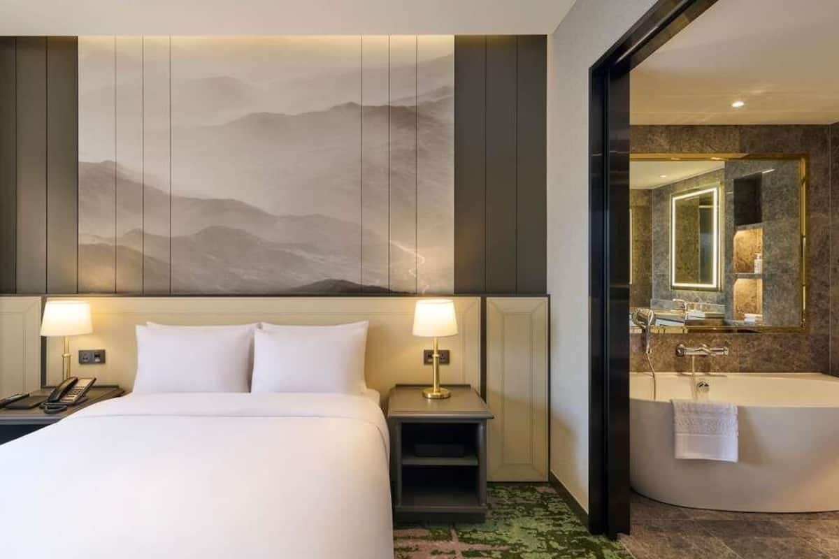 Residence Deluxe - 1 bedroom with 1 queen size bed | Literie de qualité supérieure, coffres-forts dans les chambres, bureau