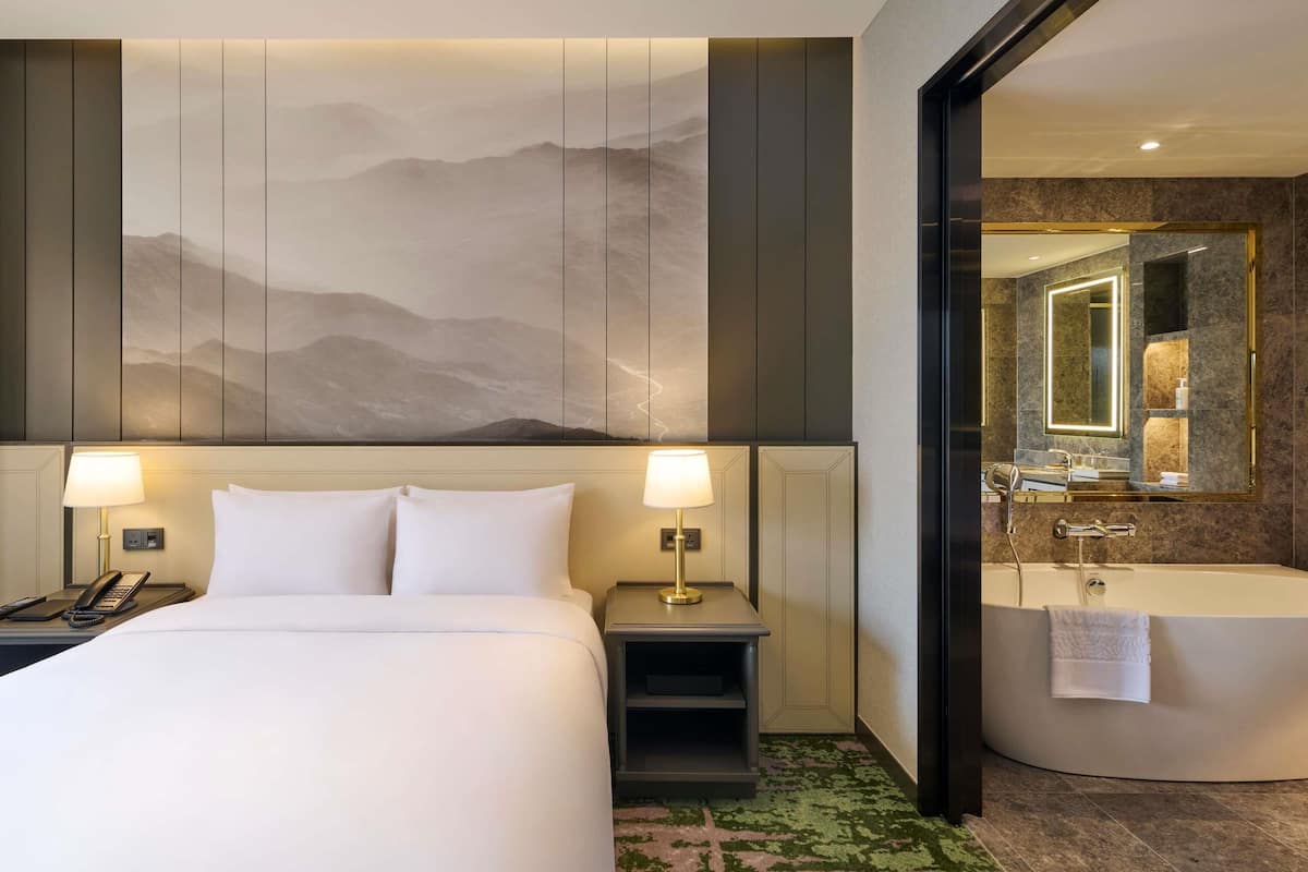 Residence 1 Bedroom Deluxe Double | Premium bedding, in-room safe, desk, laptop workspace