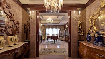 Premium bedding, in-room safe, desk, laptop workspace