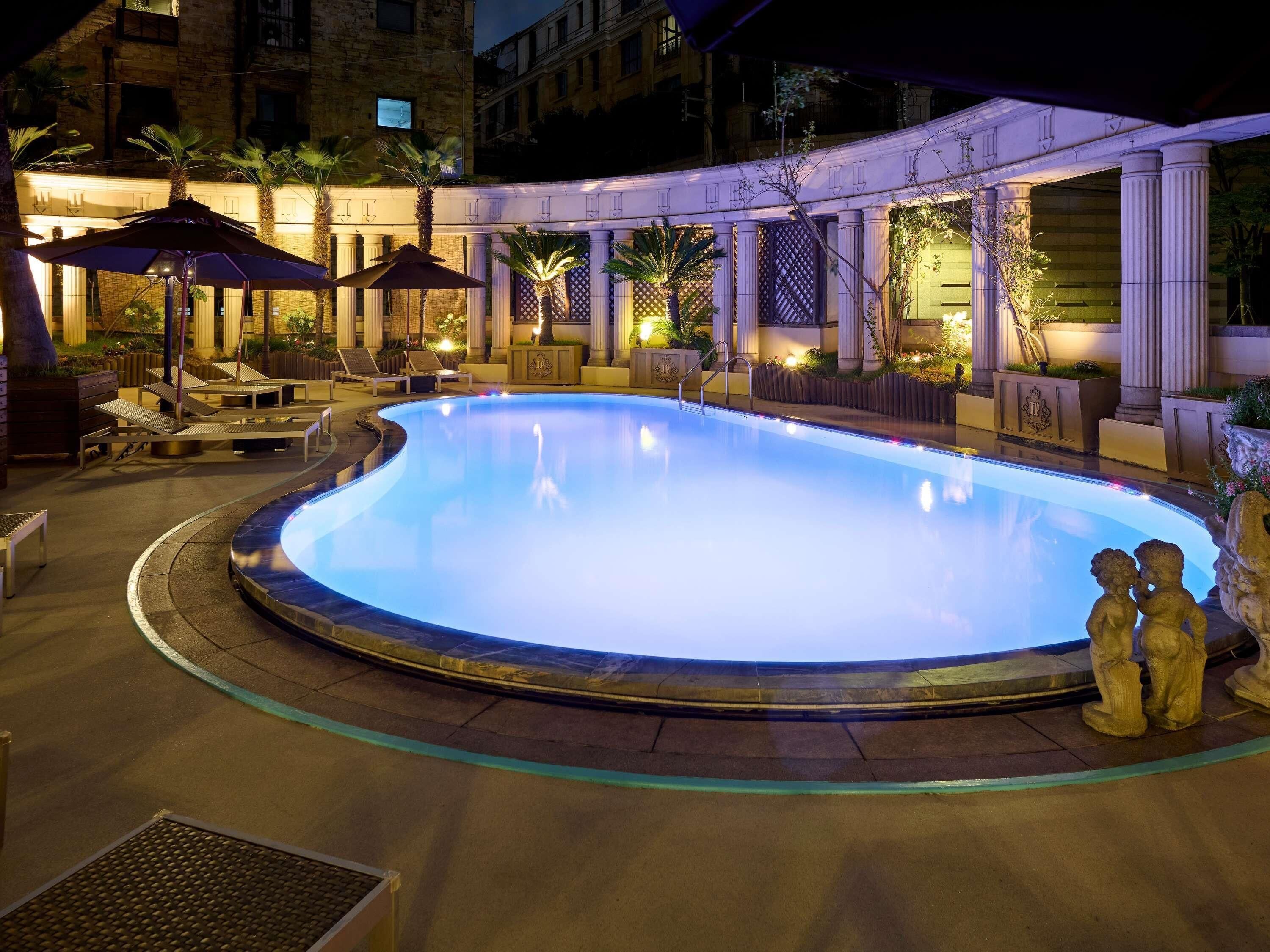 Indoor pool, seasonal outdoor pool