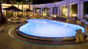 Piscina interna, piscina externa sazonal