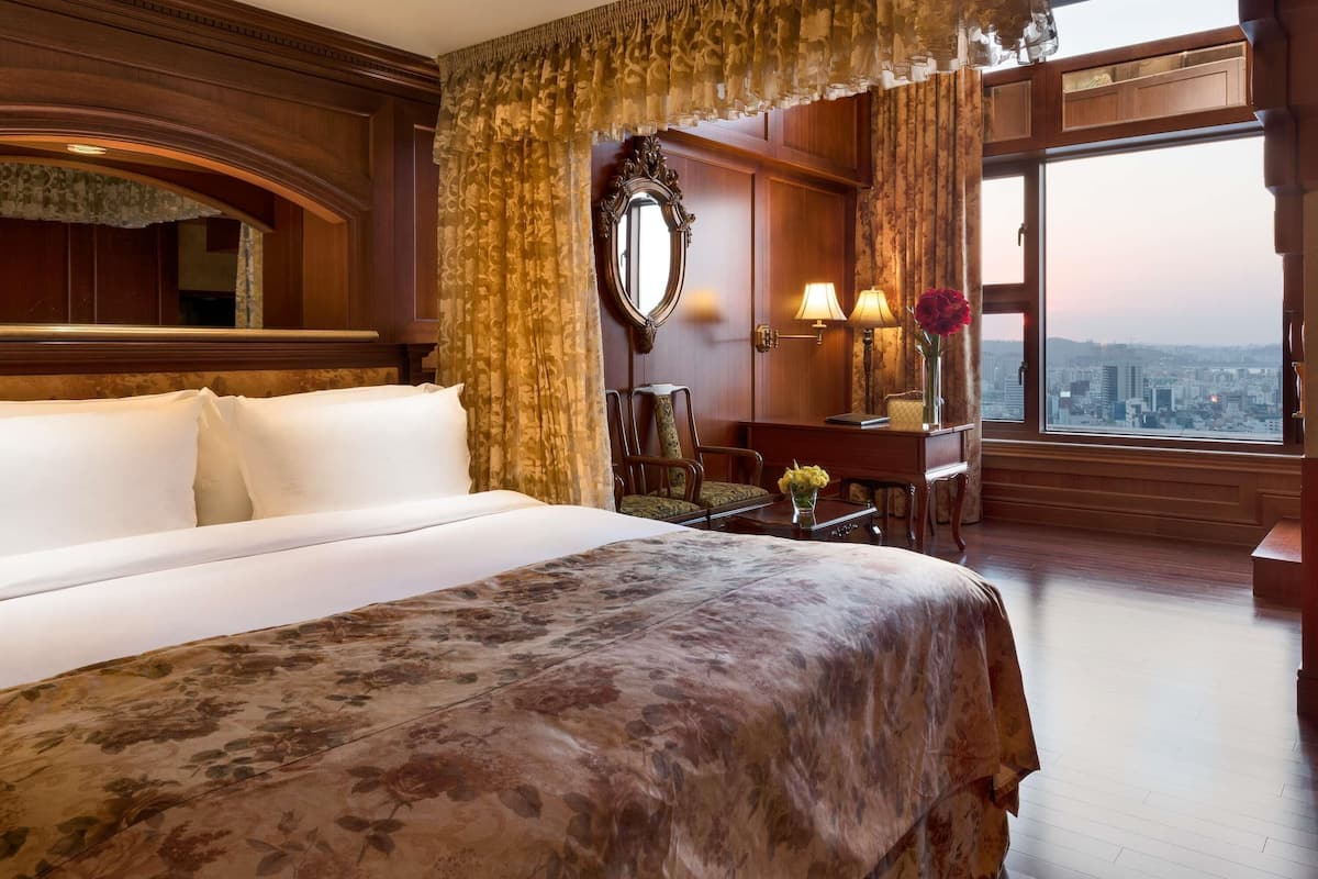 Duplex Suite(Club Access) | Premium bedding, in-room safe, desk, laptop workspace