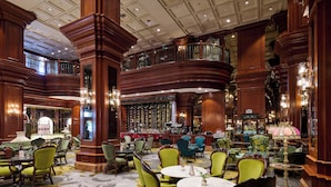 Lobby-lounge