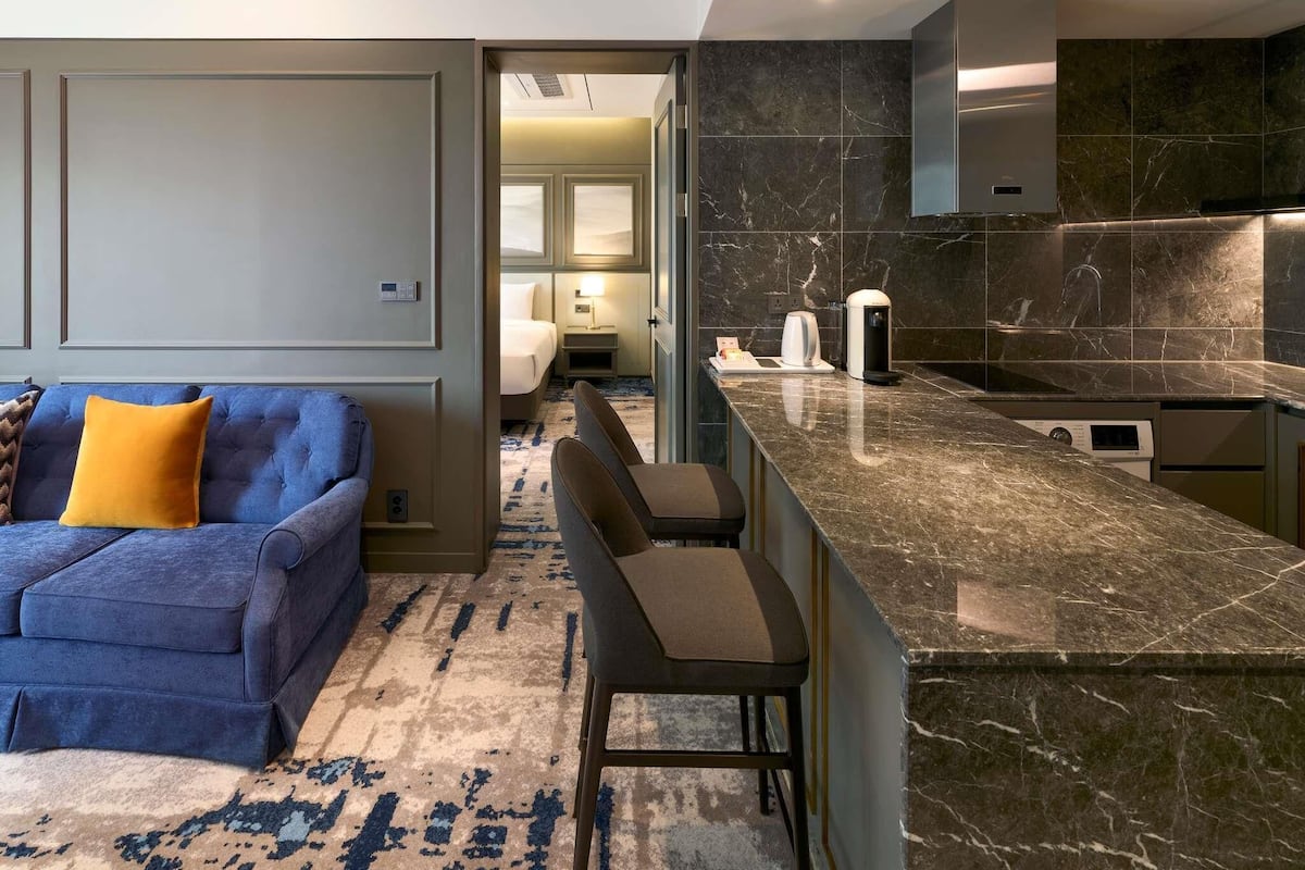 Residence Premier - 2 bedrooms with 1 king size bed and 2 super single size beds | Ropa de cama de alta calidad y caja de seguridad en la habitación