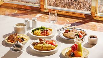 Daily buffet breakfast (KRW 65000 per person)
