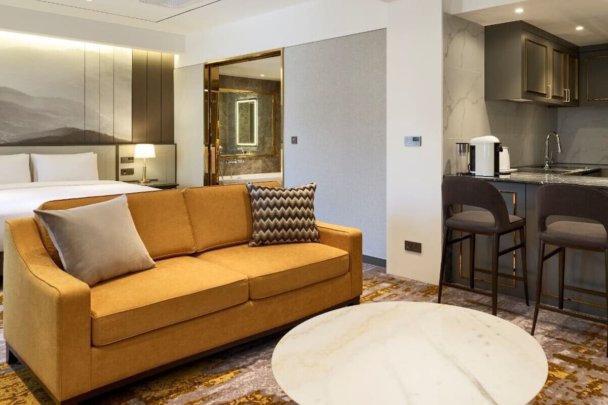 Premium bedding, in-room safe, desk, laptop workspace