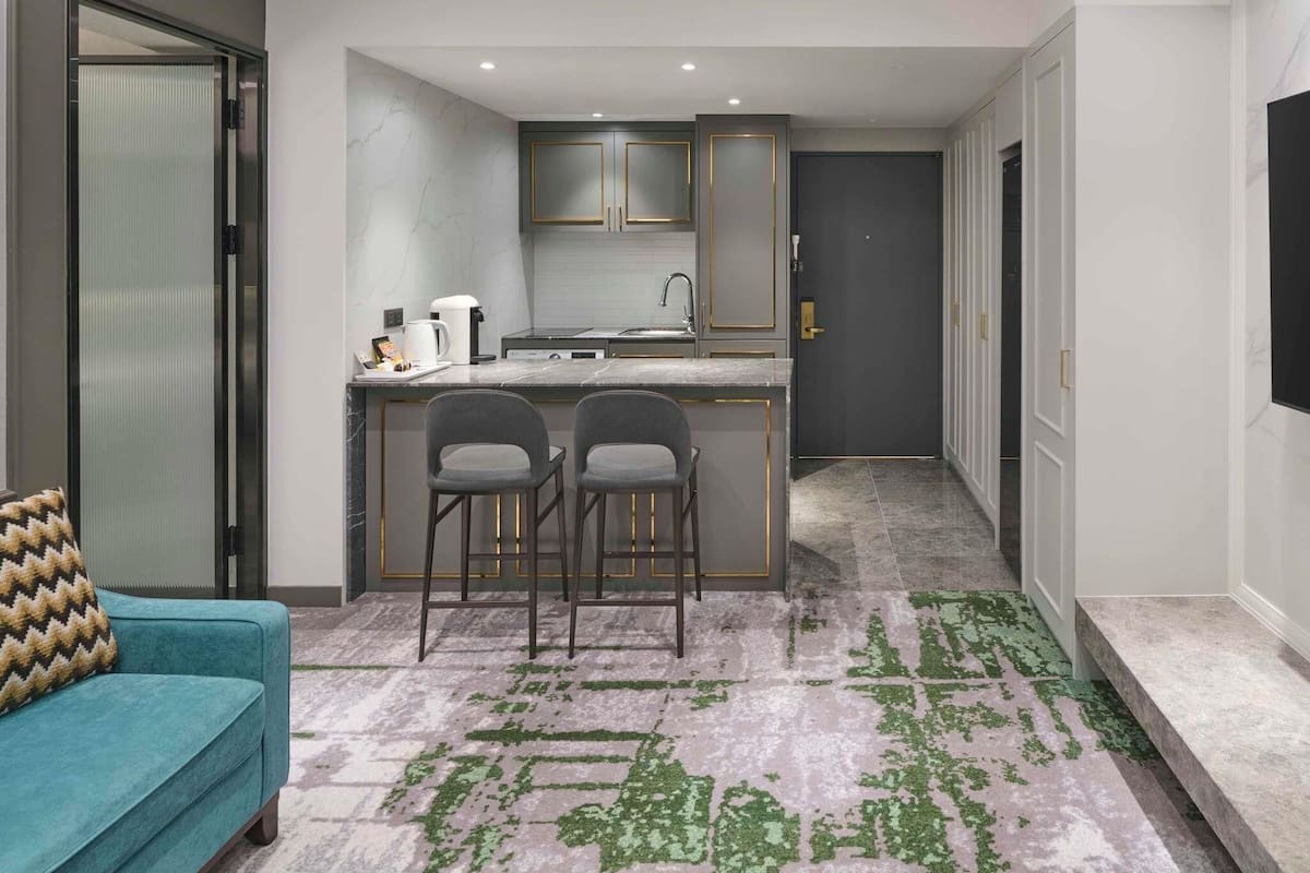 Residence Deluxe, Ideal for family - 1 bedroom with 1 queen size bed and 1 single bed | Premium bedding, in-room safe, desk, laptop workspace