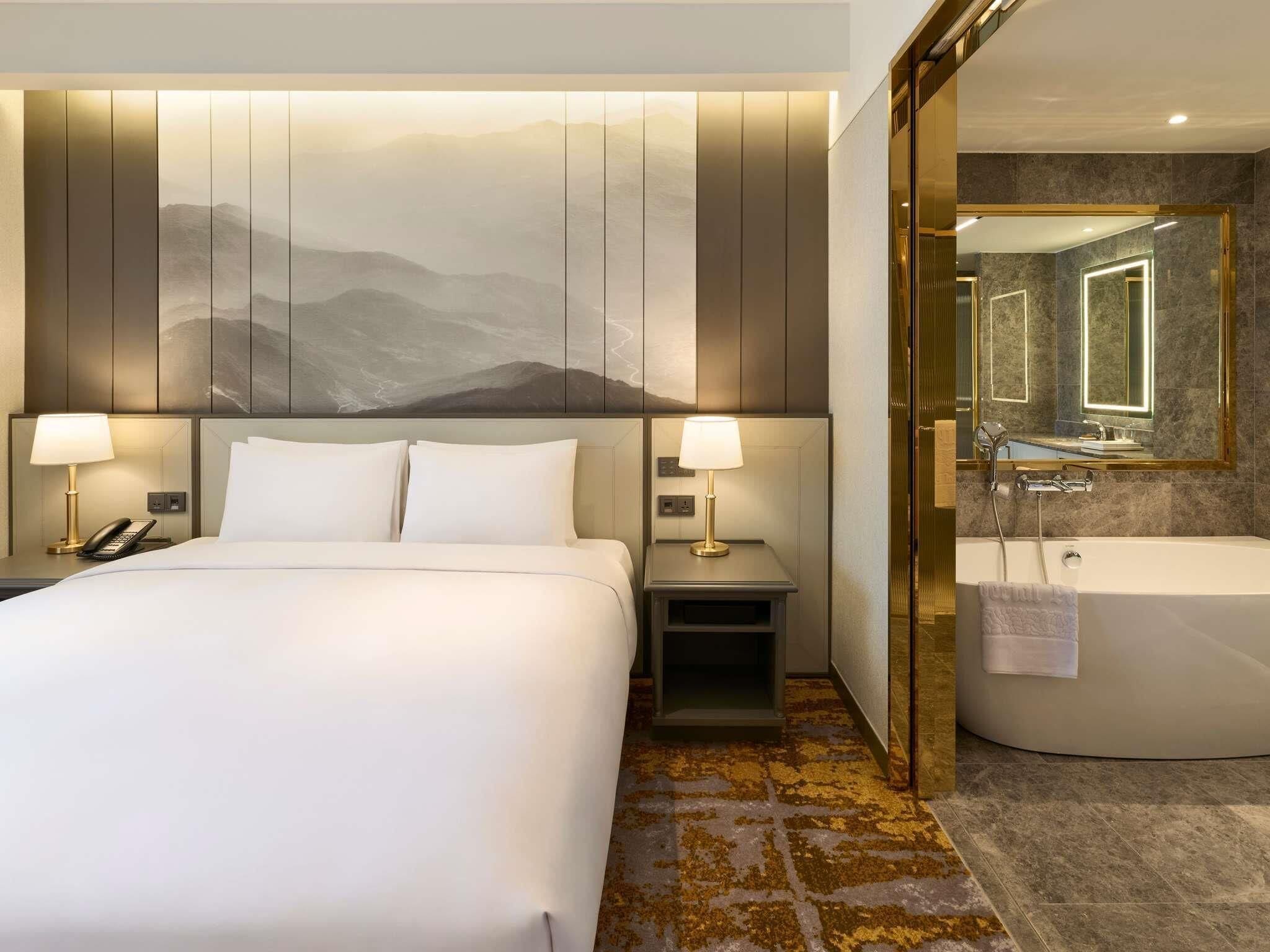 Deluxe studio | Luxe beddengoed, een kluis op de kamer, een bureau, een laptopwerkplek