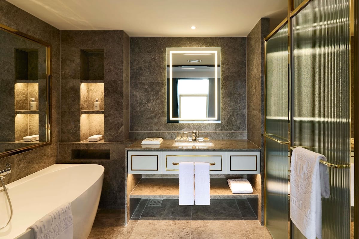 Residence Deluxe, 1 Bedroom, 2 Single Beds | Premium bedding, in-room safe, desk, laptop workspace