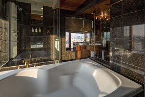 Deluxe Suite, Corner - 1 super king size bed | Bathroom | Separate tub and shower, designer toiletries, hair dryer, bathrobes