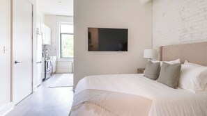 1 bedroom, desk, iron/ironing board, WiFi