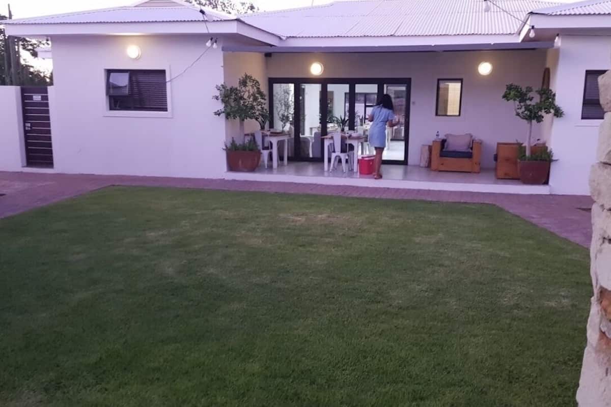 Chambre Luxe Double ou avec lits jumeaux, accès piscine, vue jardin | Terrasse/Patio