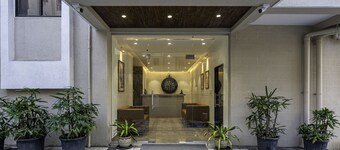 StayBird Divine Suites Business Hotel