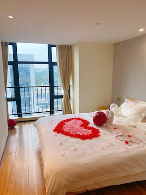 Gác trăng mật, 1 phòng ngủ, quang cảnh thành phố | Bộ đồ giường cao cấp, chăn bông, nệm cao su hoạt tính (memory foam) 