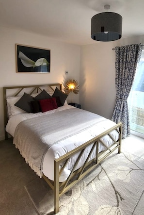 3 bedrooms, iron/ironing board, Internet, bed sheets