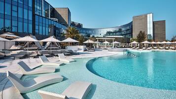 2 outdoor pools