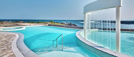 2 albercas al aire libre