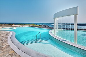 2 座室外游泳池