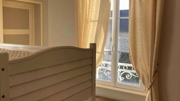 4 chambres, bureau, Wi-Fi, draps fournis