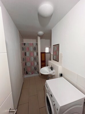 Handtücher, Seife, Toilettenpapier