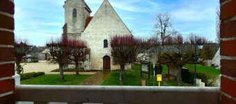 Charming 8-Person Cottage in Quaint Village Near Historic Chateaux