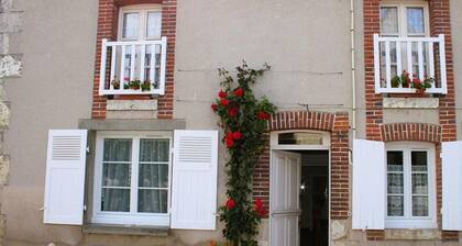 Charming 8-Person Cottage in Quaint Village Near Historic Chateaux