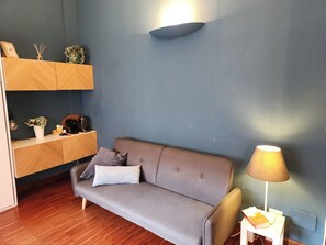 Comfort Studio | Living area | 32-inch Smart TV with digital channels, toys, pay movies