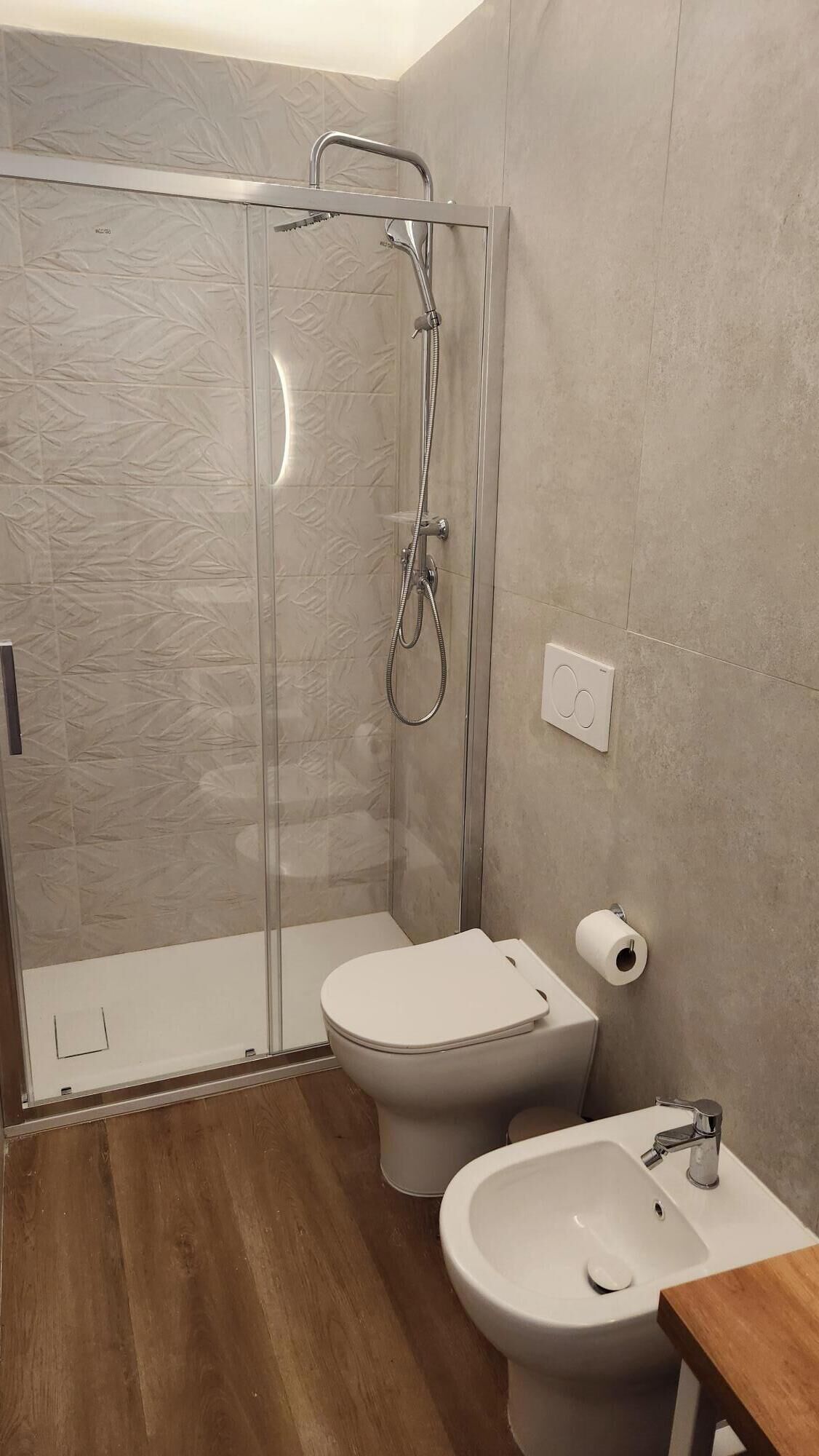Monolocale familiare | Bagno | Doccia, asciugacapelli, pantofole, bidet