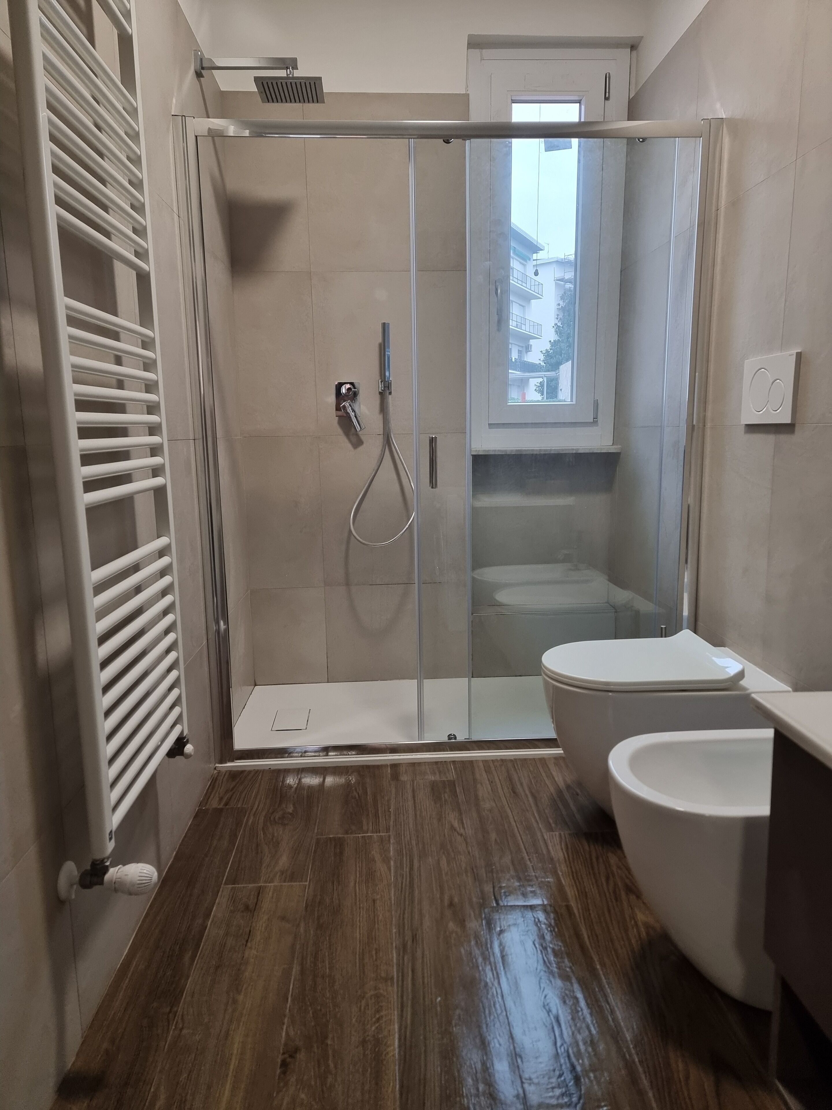 Doccia, asciugacapelli, bidet, asciugamani