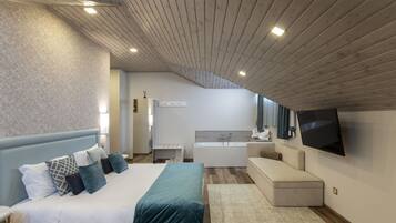 Romantic Studio | 1 bedroom, premium bedding, desk, soundproofing