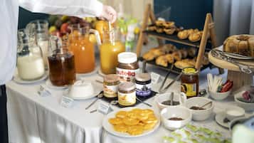 Daily continental breakfast (EUR 10 per person)