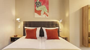 Una cassaforte in camera, una scrivania, postazione laptop