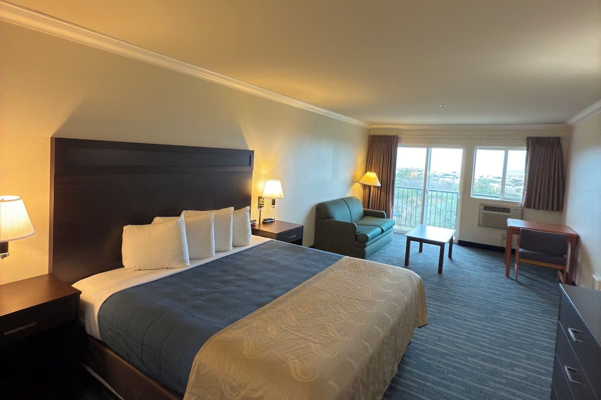 Habitació superior | Cortines opaques, planxa i posts de planxar i wifi gratuïta