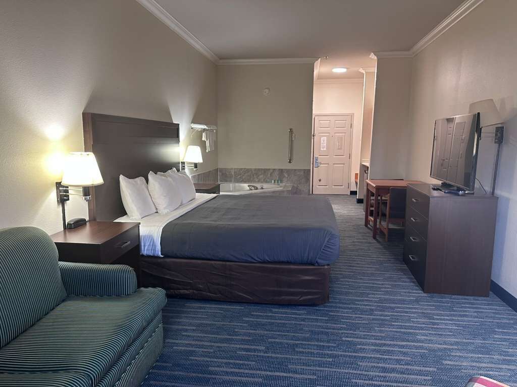 Habitación individual de lujo, 1 habitación | Cortinas blackout, tabla de planchar con plancha y wifi gratis 