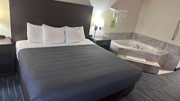Luxury Room, 1 King Bed with Sofa bed, Non Smoking, Jacuzzi | Blackout drapes, iron/ironing board, free WiFi, bed sheets