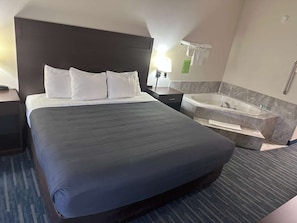Luxury Room, 1 King Bed with Sofa bed, Non Smoking, Jacuzzi | Blackout curtains, iron/ironing board, free WiFi, bed sheets - Ocean Paradise Hotel and Resort (Ocean Shores)