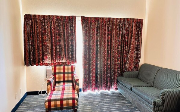Cortinas blackout, tabla de planchar con plancha y wifi gratis 
