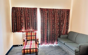 Luxury Single Room, 1 Bedroom | Langsir/tirai gelap terus, seterika/papan seterika, Wi-fi percuma